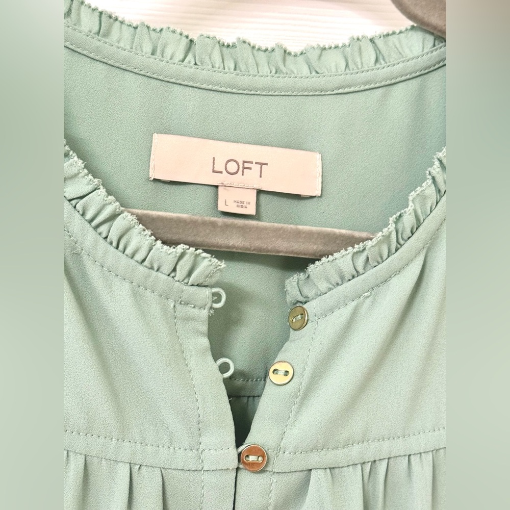LOFT mint green top- GUC